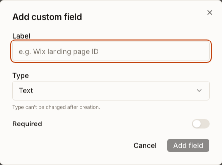 Das Dialogfeld „Add custom field“ mit der Eingabe für „Label“, der Typauswahl „Text“, dem Hinweis, dass der Typ nach der Erstellung nicht mehr geändert werden kann, dem Schalter „Required“, der Schaltfläche „Cancel“ und der deaktivierten Schaltfläche „Add field“