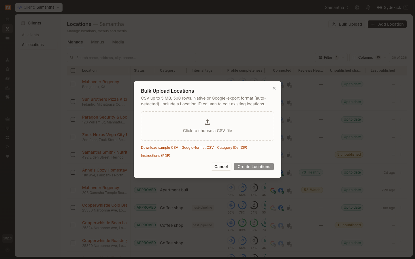 Ventana modal actual de Bulk Upload Locations en Synup con requisitos de subida de CSV y plantillas descargables.